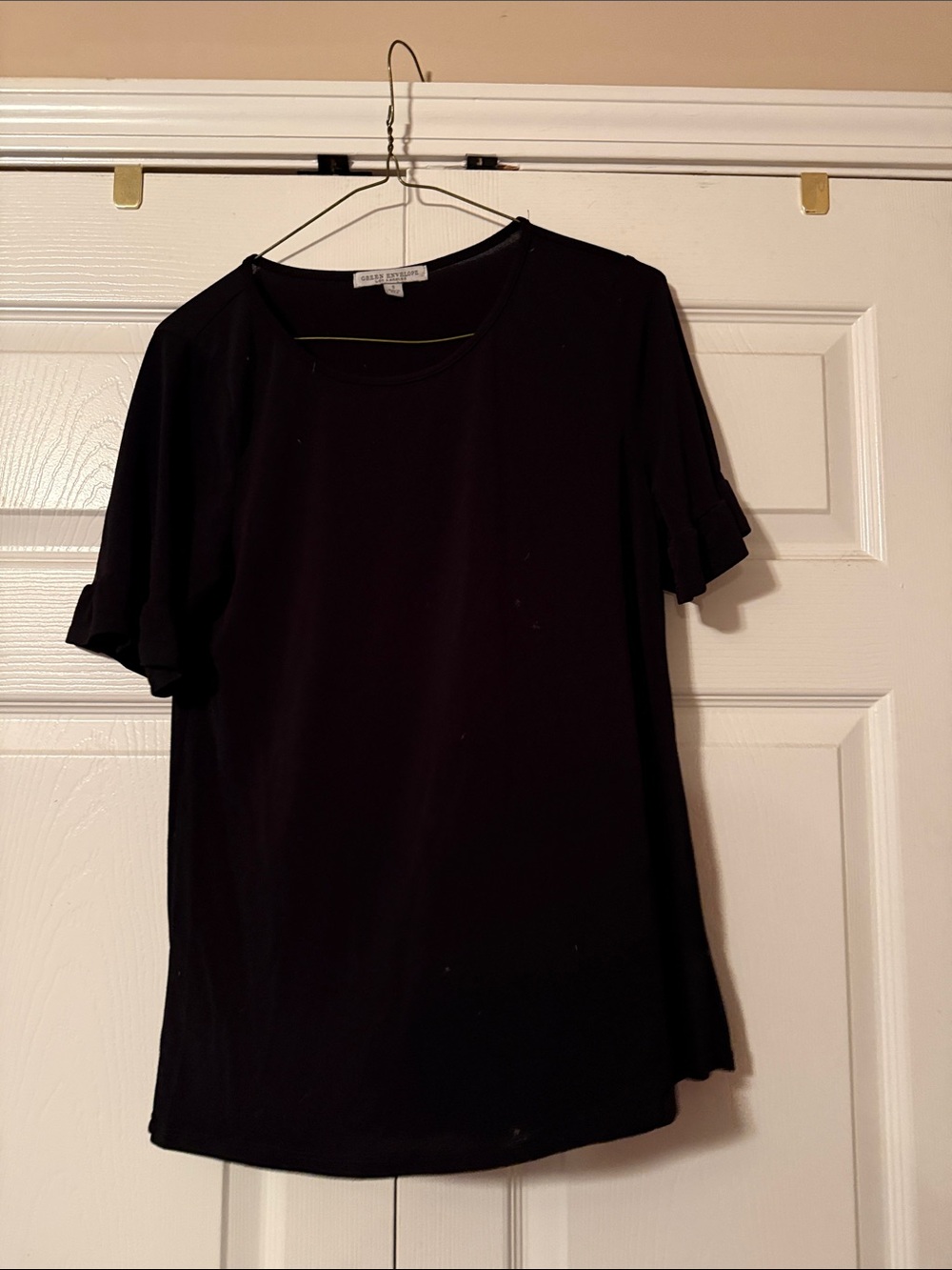 Green Envelope Black Short Sleeve Ruffle-Sleeve Tee